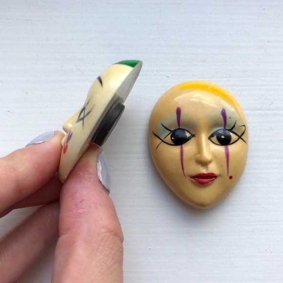 ✨HOST PICK✨ Set Of 2 Vintage Mime Face Magnets - Picture 4 of 6